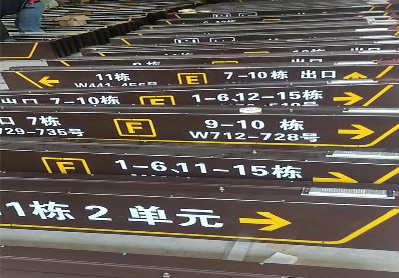 蒙自广告标识中，常见的几种安装方式。